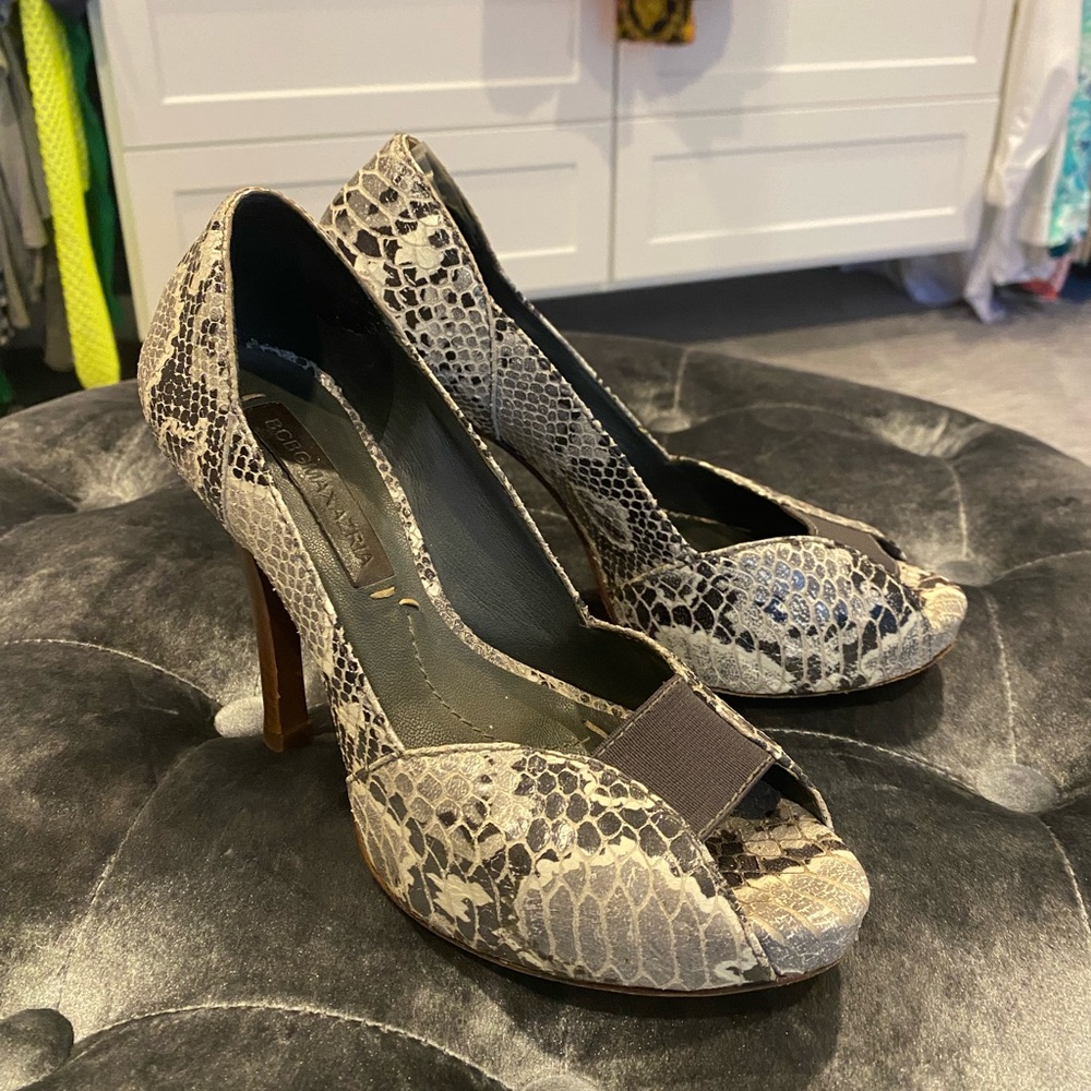 BCBG Maxazria heels size 35.5. Good condition.